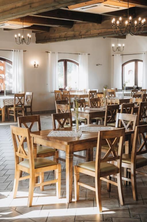 Restaurant dining room at Hotel Trzy Podkowy